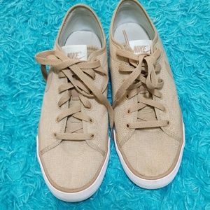 Nike tan sneaker size 7.5 women's